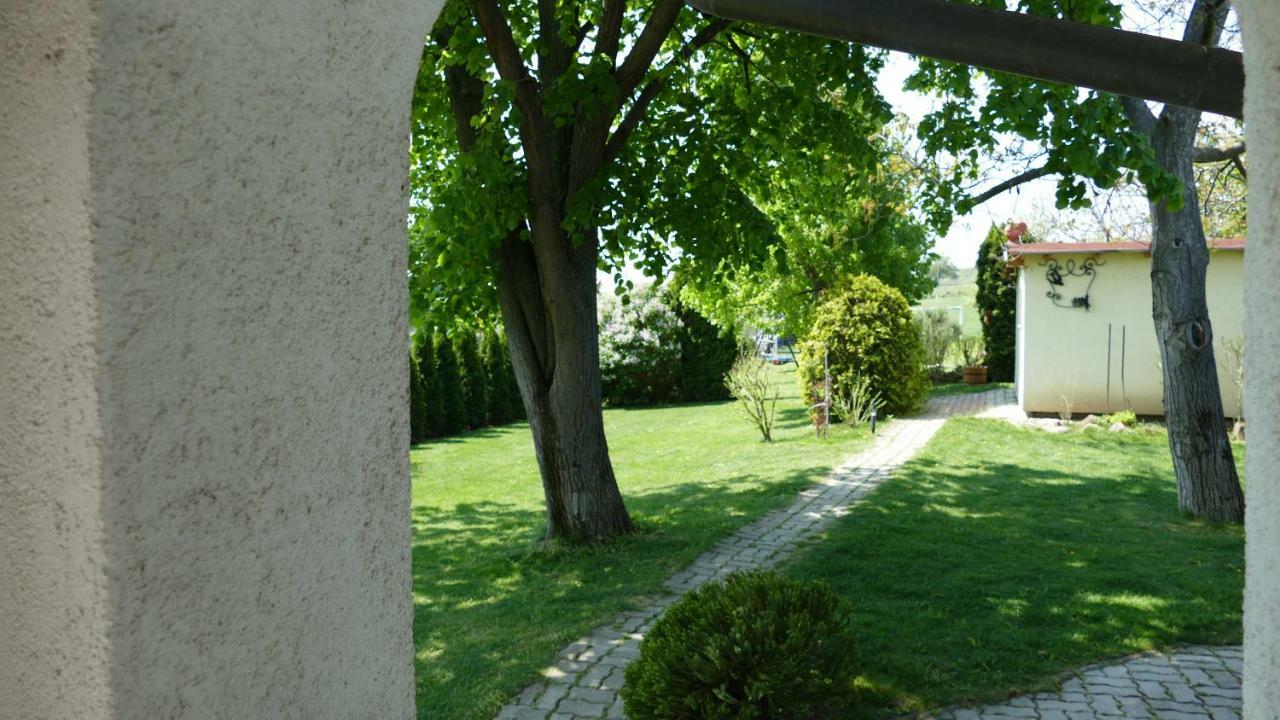 Gaestehaus Fischbach Jois Bagian luar foto